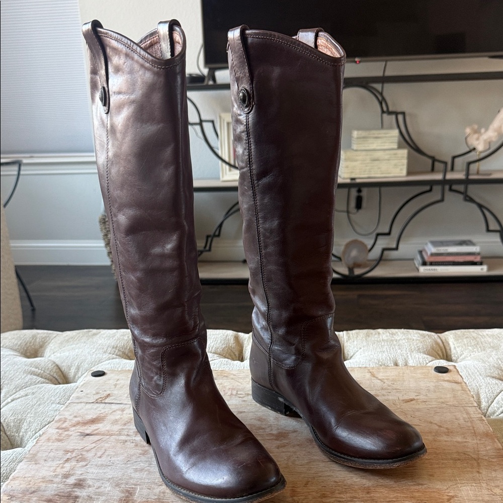 Frye Women’s 8 Elegant Brown Leather Riding Boots see pics flaw‎ top left boot